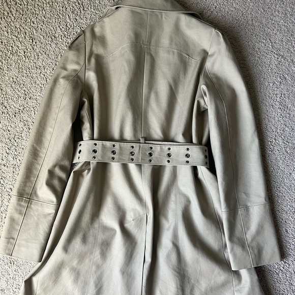 Size M women’s trench coat from Kenneth Cole - Picture 3 of 4